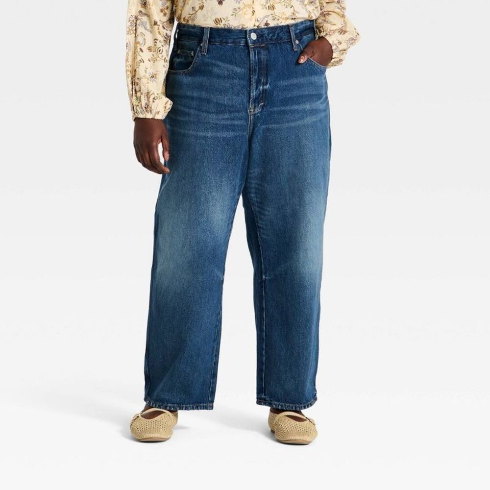 Women's Mid-Rise Boyfriend Jeans - Universal Thread Medium Wash 17 Short